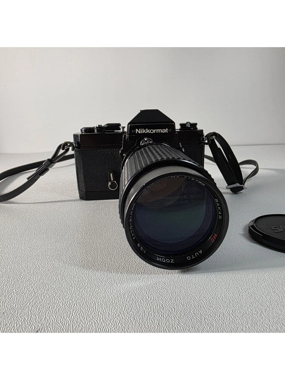 Vintage Nikon Nikomat FT2 Film SLR 35mm Camera W/Sakar MC Auto 70-210mm 1:3.9